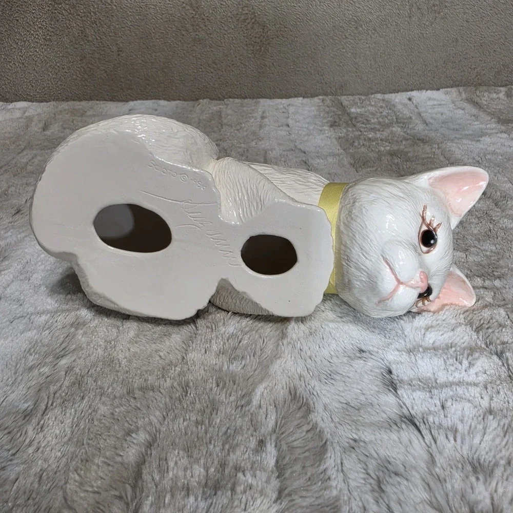 Vintage 1986 Scioto Ceramic Cats Figurine Set of 2 White Shelf Sitter Playful